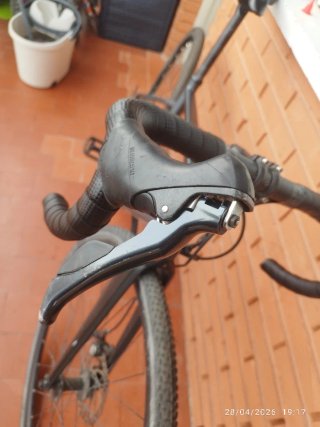 Bicicleta Gravel Triban RC 500 Negra