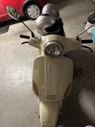 Moto Scooter 125cc Blanca