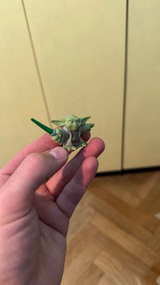 Figura Star Wars Yoda con Sable Verde Hasbro