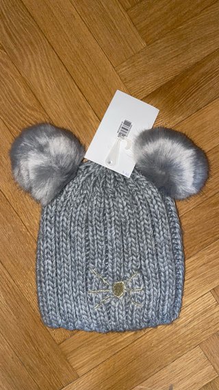 Gorro tejido con orejitas grises