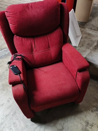 Sillón reclinable eléctrico rojo