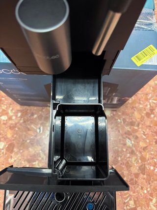 Cafetera Cecotec Cremmaet Compacta Negra