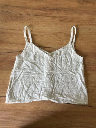 Top de Stradivarius talla XS blanco con tirantes