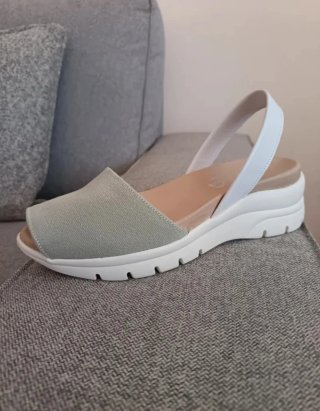 Sandalias nuevas de Piel