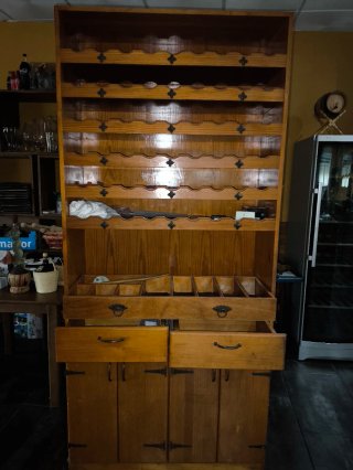 Mueble botellero de madera