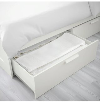 Cama de matrimonio Brimnes Ikea.