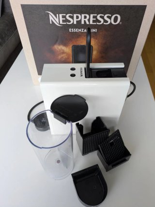 Cafetera Nespresso Krups Essenza Mini Blanca