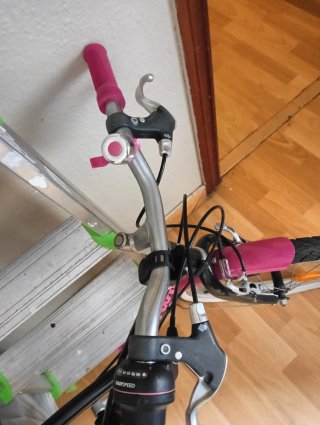 Bicicleta infantil Btwin rosa y negra