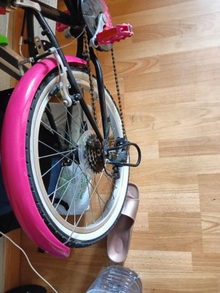 Bicicleta infantil Btwin rosa y negra