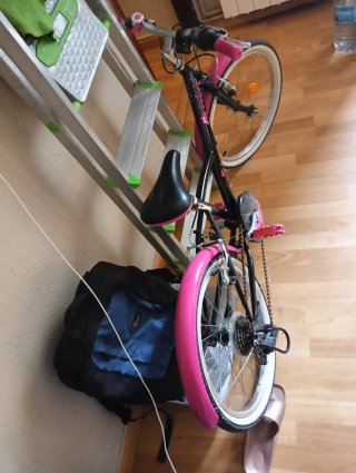 Bicicleta infantil Btwin rosa y negra
