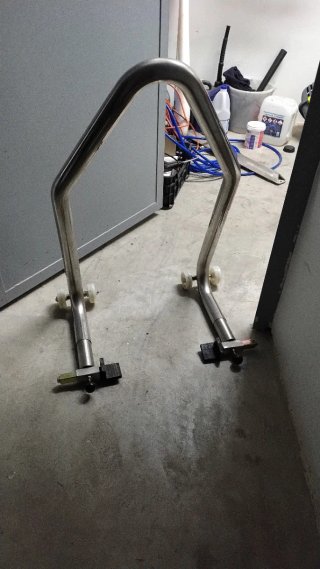 Caballete trasero moto