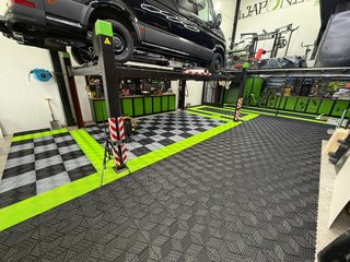 CAJA DE 30: Baldosas 3D Negras Ventiladas