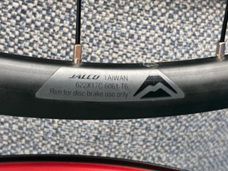 Juego llantas aluminio carretera marca Jalco