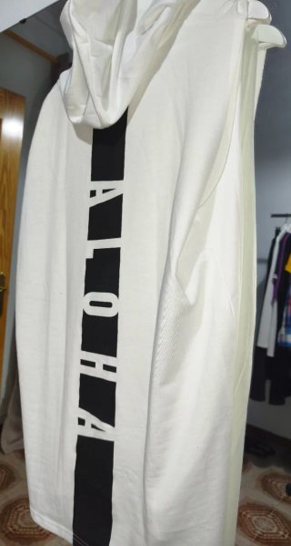 Camiseta sin mangas con capucha