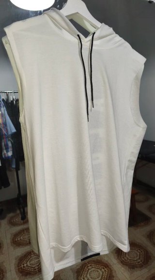 Camiseta sin mangas con capucha