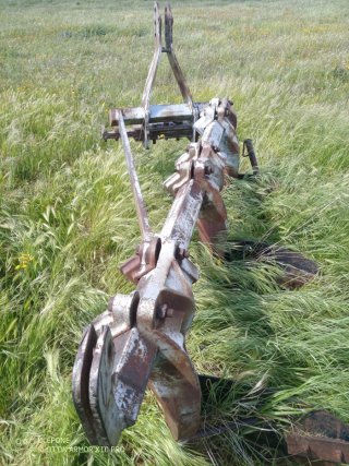 Vertedera de arado de tres palas