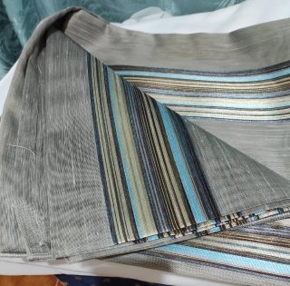 Tessuto per tende a righe oro e grigio