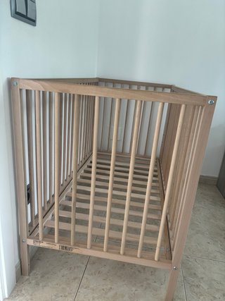 Cuna de madera para bebé