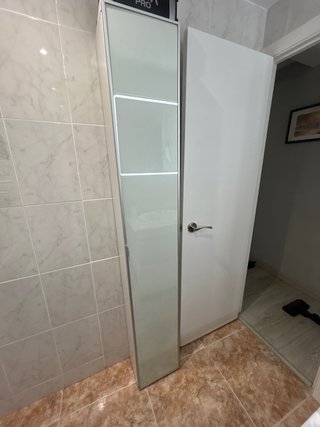 Mueble Estantería IKEA con Puerta