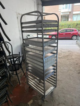 Carro de bandejas metálico
