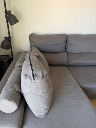 Sofá gris 3 plazas con chaiselongue