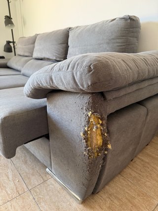 Sofá gris 3 plazas con chaiselongue