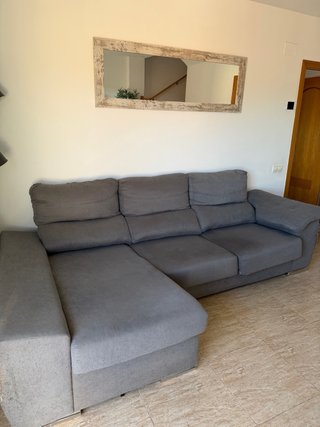 Sofá gris 3 plazas con chaiselongue