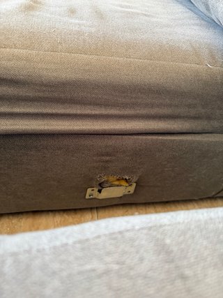 Sofá gris 3 plazas con chaiselongue