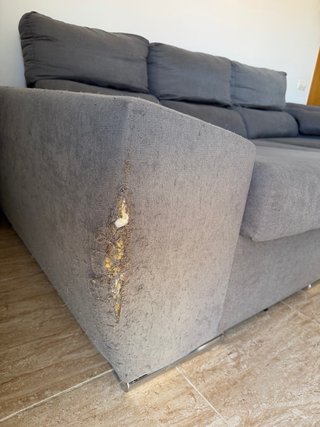 Sofá gris 3 plazas con chaiselongue