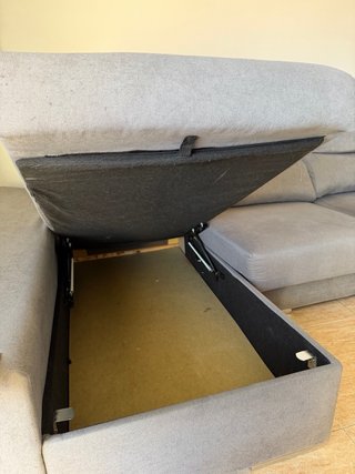 Sofá gris 3 plazas con chaiselongue