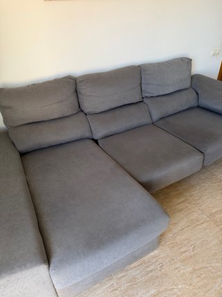 Sofá gris 3 plazas con chaiselongue