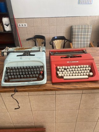 Máquina de escribir Olivetti College Roja