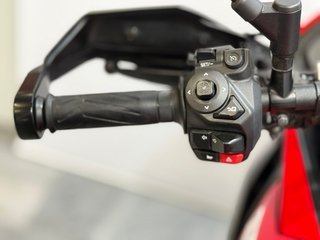 Yamaha Tracer 7 35kw AÑO 2025 Y TAN SÓLO 2.390 km