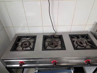 Cocina industrial a gas 3 fuegos