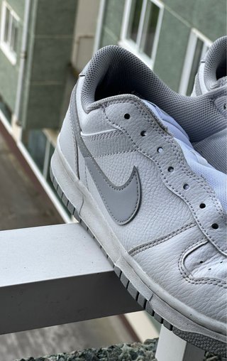 Zapatillas Nike Dunk Low Blancas y Grises