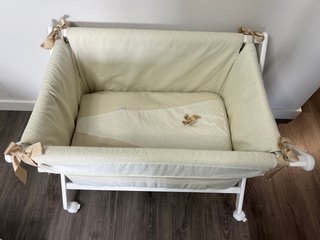 Minicuna Uzturre con vestiduras y colchón