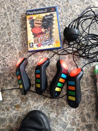 Buzz! Escuela de Talentos PS2 + 4 mandos