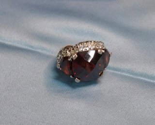 Anillo Plata Ajustable con Cristales Rojos