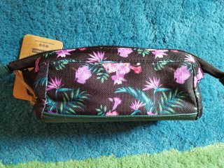 Estuche floral negro y morado