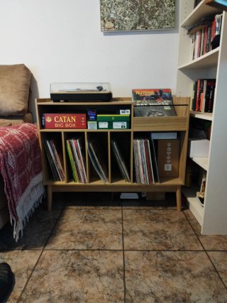 Mueble organizador de vinilos y madera
