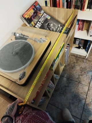 Mueble organizador de vinilos y madera