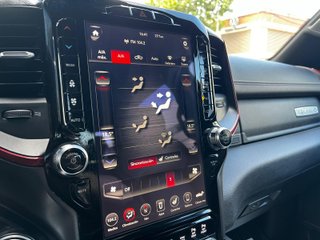 RAM 1500 Rebel Night 5.7L HEMI V8 401 cv