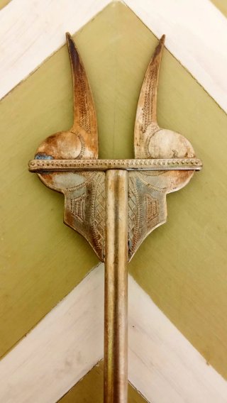 Tenedor mecánico para servir antiguo.
