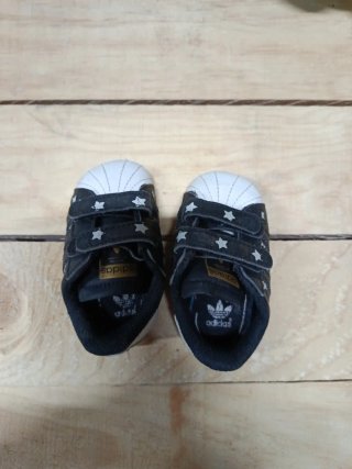 Zapatillas Adidas bebé estrellas