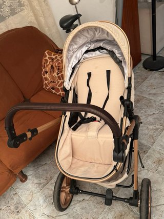 Carrito de bebé color beige