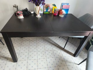 Mesa de comedor grande marrón extensible
