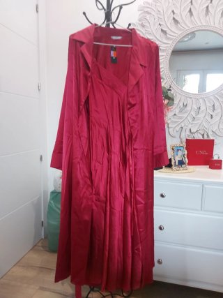 Camisón y bata rojo