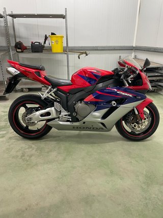Honda CBR1000RR - Muy cuidada