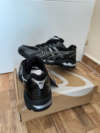 Zapatillas Asics Gel Kayano Talla43.5  NUEVAS