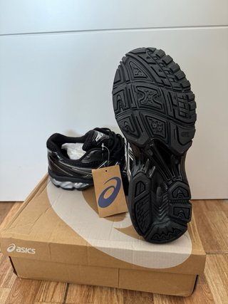 Zapatillas Asics Gel Kayano Talla43.5  NUEVAS